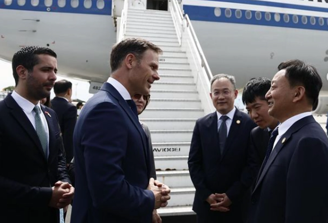 Kineski ministri stigli u Beograd, dočekao ih Siniša Mali